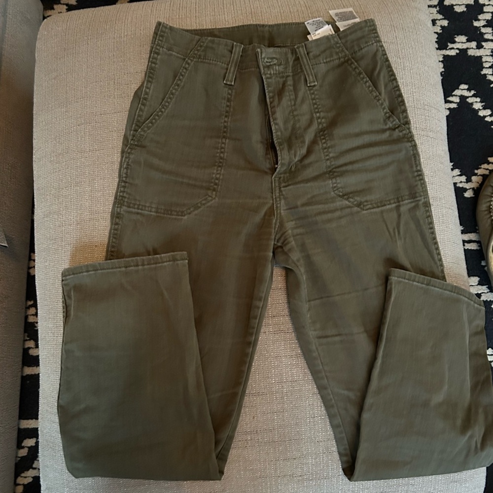 High rise, ankle, straight leg Levi’s